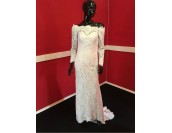 снежно бяла дантелена булчинска рокля с паднали рамене и 7/8 ръкав