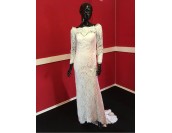 снежно бяла дантелена булчинска рокля с паднали рамене и 7/8 ръкав